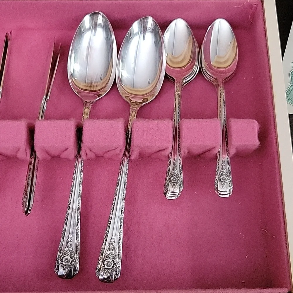 64 piece set (8 services) Rogers Silverplate International Silver comp. - Picture 13 of 17